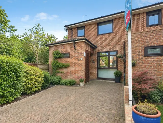 Wickham Place, Church Crookham, Fleet, Hampshire, GU52 6NQ, photo 1