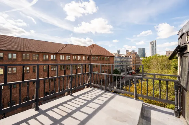 Photo 2 — Flat B, 67 Lant Street, London