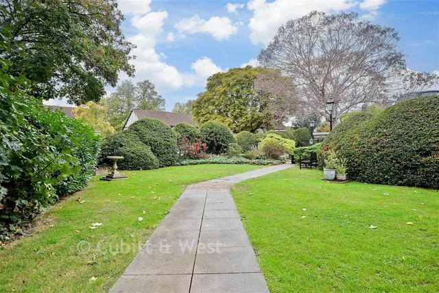 Monks Walk, Reigate, RH2, photo 2