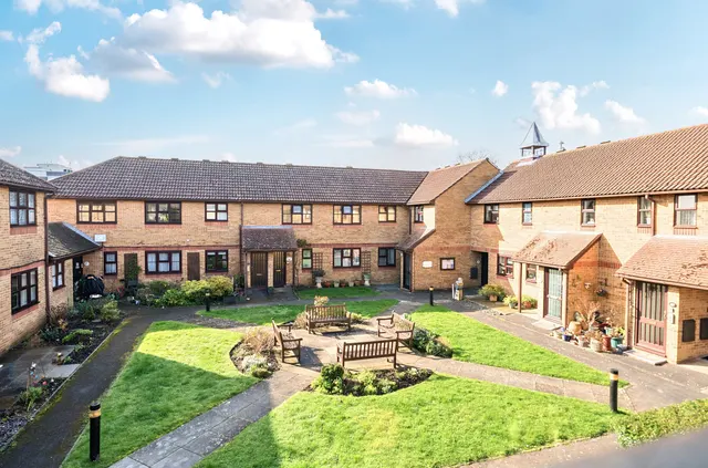 Postern Close, Portchester, PO16, photo 1