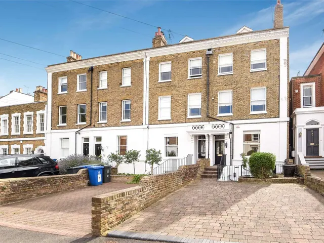 Trinity Place, Windsor, Berkshire, SL4 3AP, photo 1
