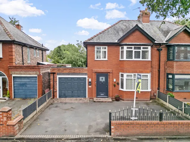 Wilderspool Causeway, Warrington, Warrington, WA4 6QL, photo 1