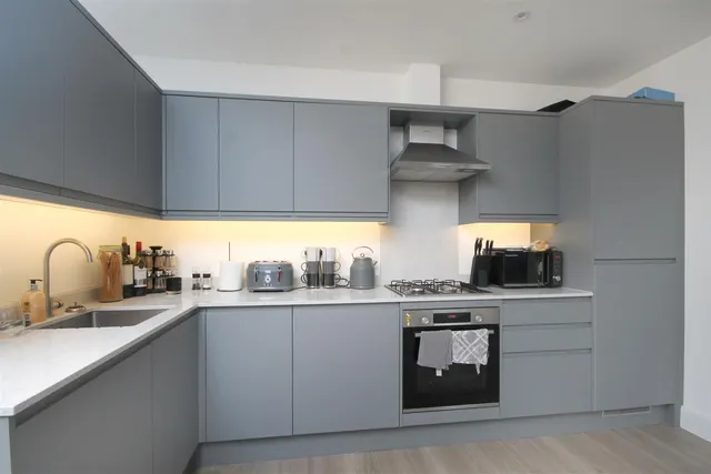 Kingston Road, Leatherhead, KT22, photo 3