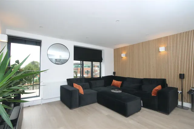 Kingston Road, Leatherhead, KT22, photo 2