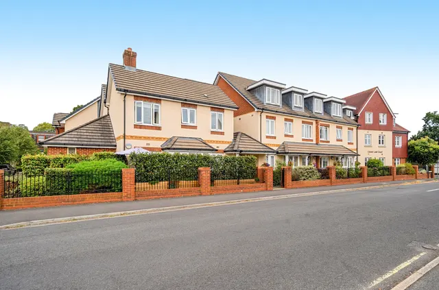 Ackender Road, Alton, GU34, photo 1