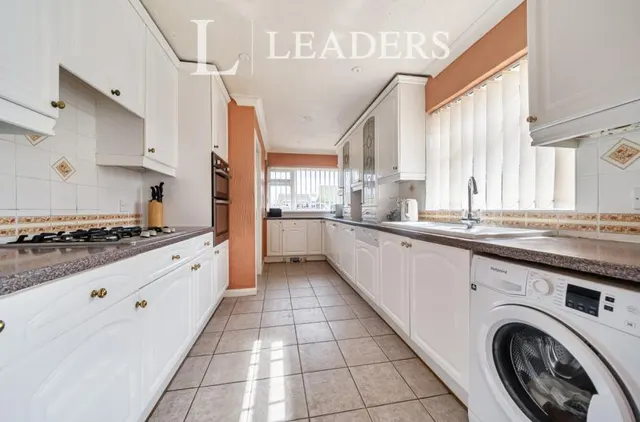 Kelvin Close, Tonbridge, TN10, photo 2
