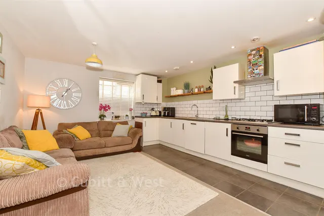 Ellis Road, Broadbridge Heath, RH12, photo 3
