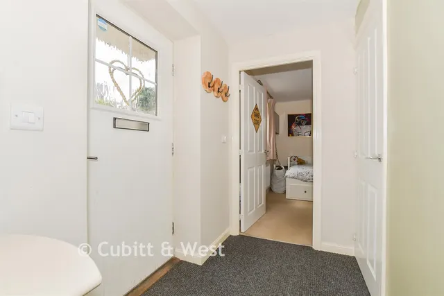 Ellis Road, Broadbridge Heath, RH12, photo 2