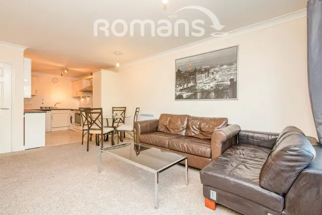 London Road, Camberley, GU15, photo 2
