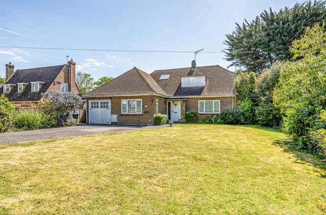 Willowhale Avenue, Aldwick, PO21, photo 1