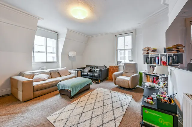 Photo 3 — 123 Clarence Gate Gardens, Glentworth Street, London