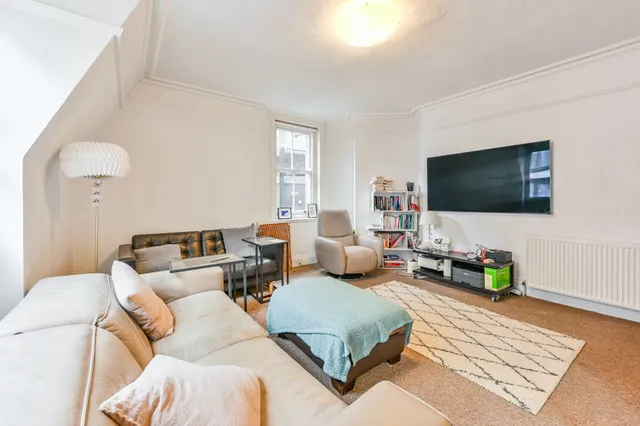 Photo 2 — 123 Clarence Gate Gardens, Glentworth Street, London
