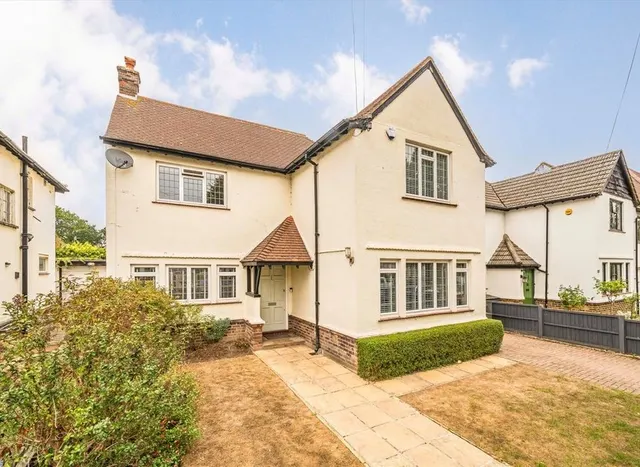 Courtlands Avenue, Hampton, TW12, photo 1