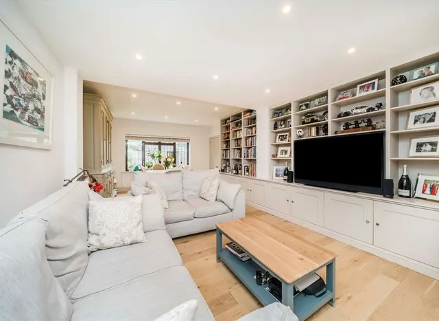 Courtlands Avenue, Hampton, TW12, photo 2