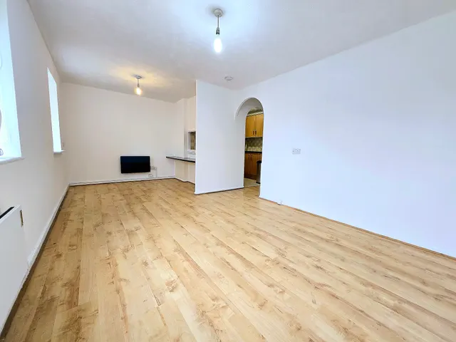 Eskdale Avenue, Northolt, UB5, photo 3