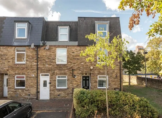 Kenchester Close, South Lambeth, SW8, photo 1