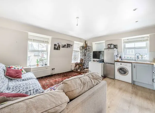 Station Road, Hampton Village, TW12, photo 2