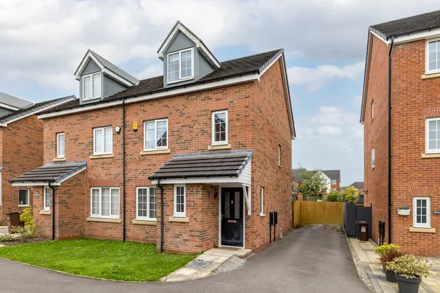 Foxtail Meadow, Standish, WN6, photo 1