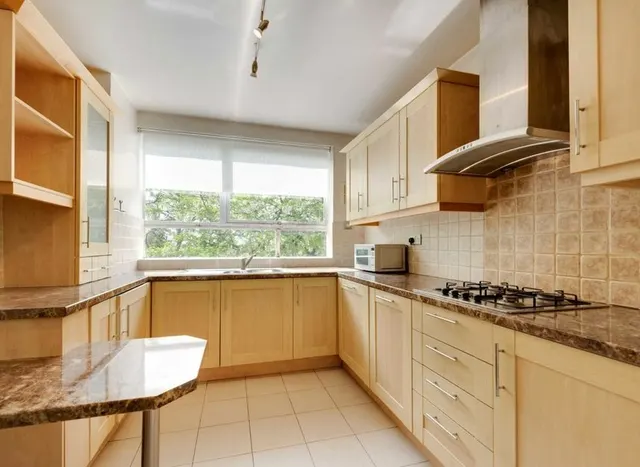Photo 2 — High Mount, Hendon, NW4
