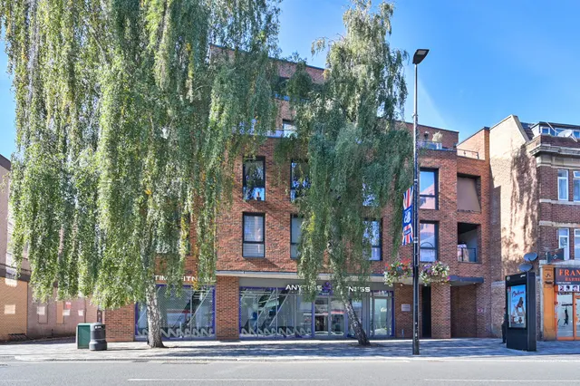 Harrow, HA3, photo 1