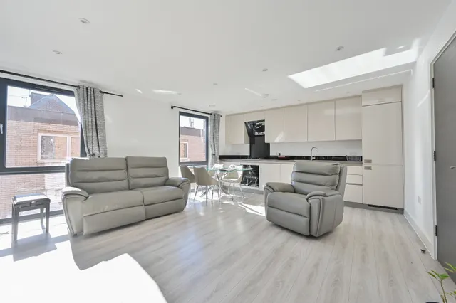 Harrow, HA3, photo 2
