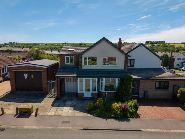 Moor Way, Hawkshaw, Bury, BL8 4LF, photo 1