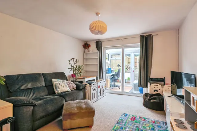 Photo 3 — Goldfinch Road, Poole