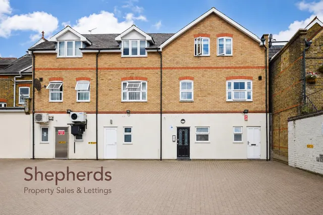 Turners Hill, Cheshunt, EN8, photo 1