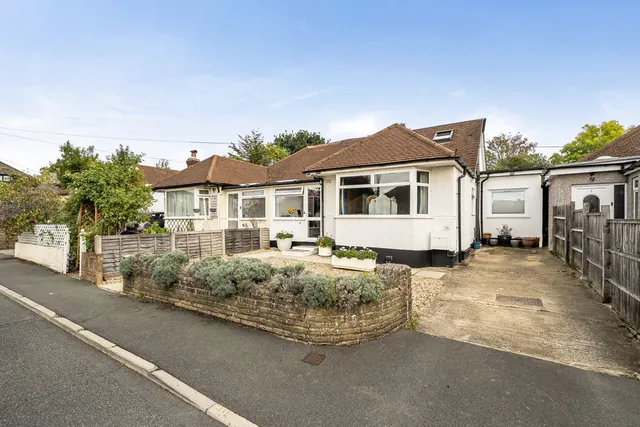 Ashley Close, Pinner, HA5, photo 1
