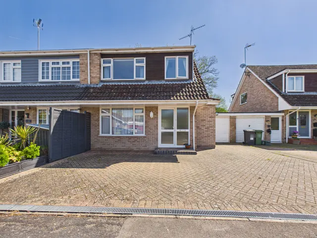 Longbridge Road, Bramley, RG26, photo 1