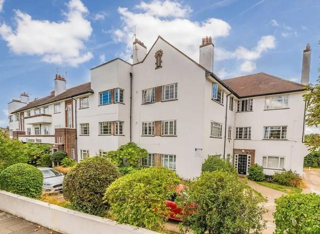 Chertsey Road, Twickenham, TW1, photo 1