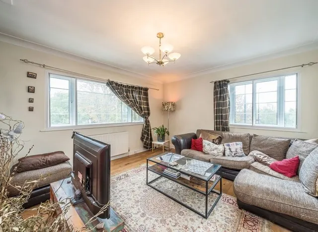 Photo 2 — Chertsey Road, Twickenham, TW1