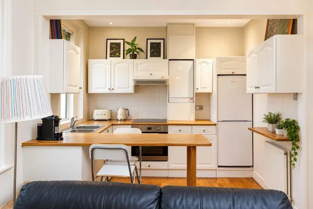 Photo 3 — Woodchurch Road South Hampstead, London NW6 3PP