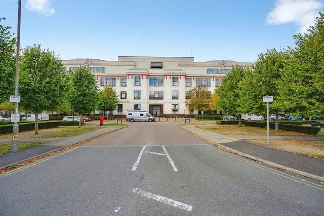 Ovaltine Drive, Kings Langley, photo 1