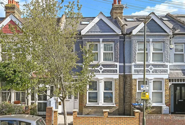 Clifton Park Avenue, London, SW20, photo 1
