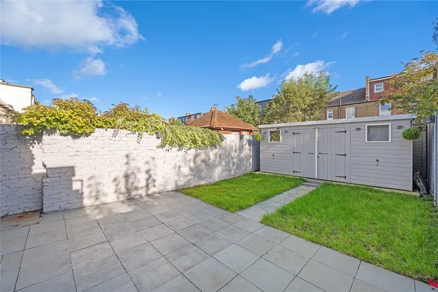 Clifton Park Avenue, London, SW20, photo 2