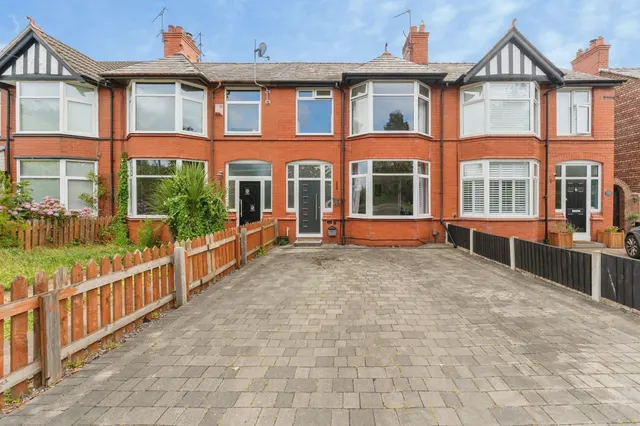Chester Road, Whitby, Ellesmere Port, photo 1