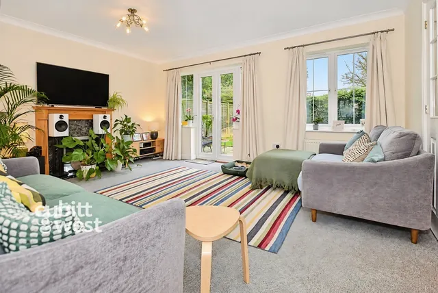 Caspian Close, Fishbourne, PO18, photo 2