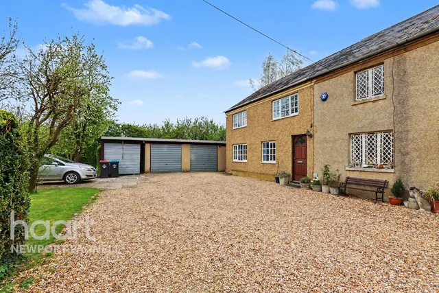 Newport Road, Newport Pagnell, MK16, photo 1