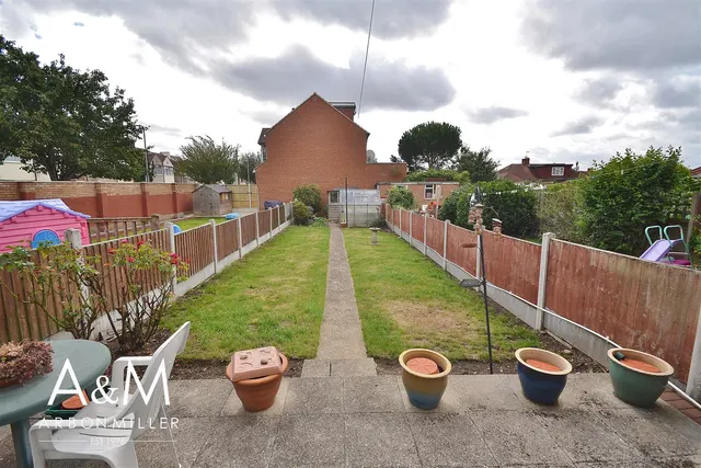 Photo 2 — New North Road, 260 New North Road Hainault, Ilford, Essex, IG63BS