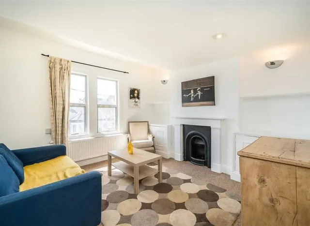 Photo 2 — Sandmere Road, Clapham, SW4