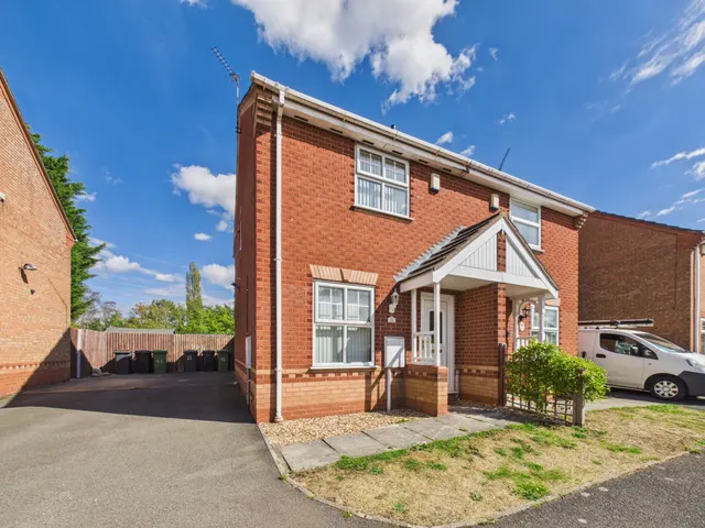 Charlecote Walk, Nuneaton, CV11, photo 1