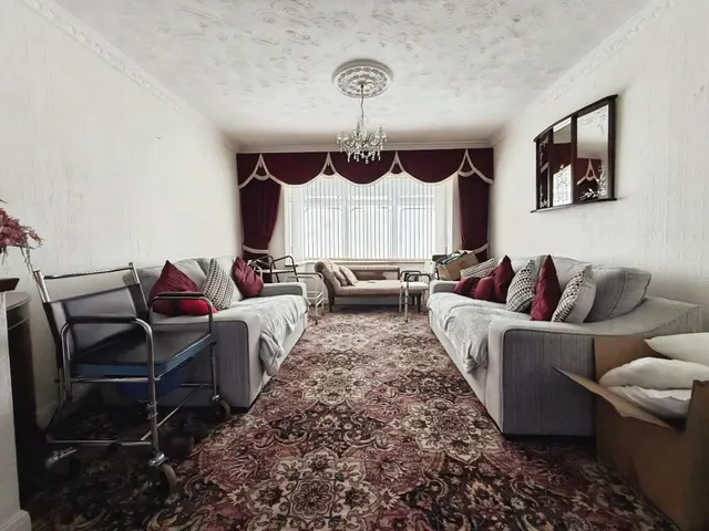 Jonkel Avenue, Hockley, B77, photo 2