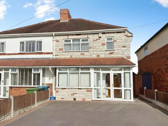 Jonkel Avenue, Hockley, B77, photo 1