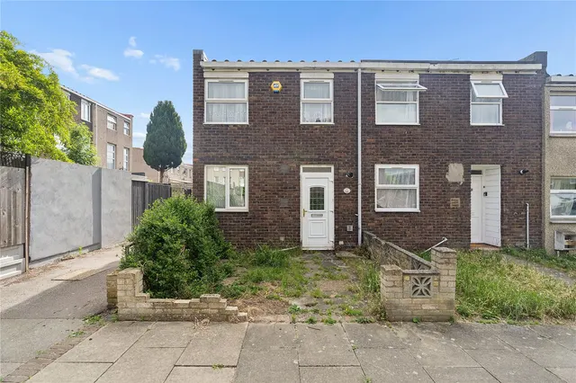 Lucerne Way, Harold Hill, RM3, photo 1