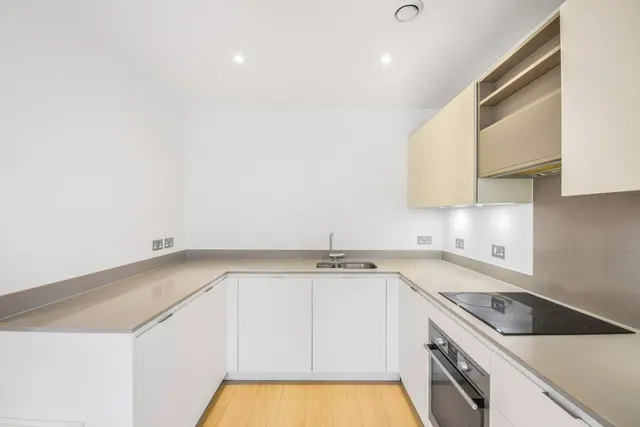 Photo 3 — Santina Apartments, 45 Cherry Orchard Road, Morello, Croydon, CR0