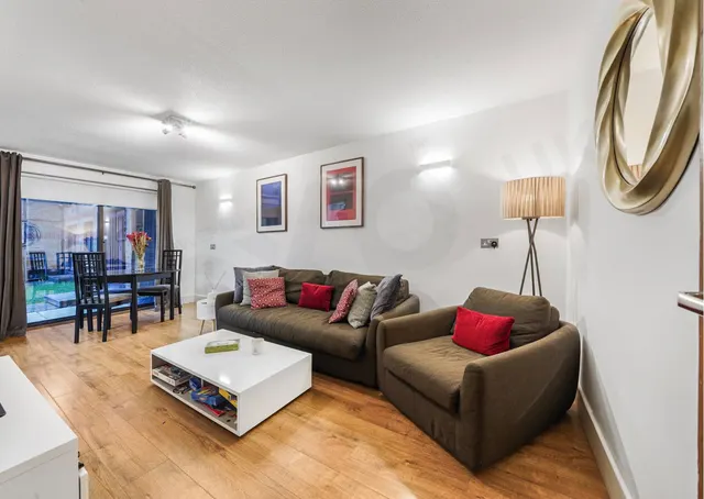 Photo 2 — Deanery Close, East Finchley, London N2