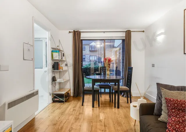 Photo 3 — Deanery Close, East Finchley, London N2