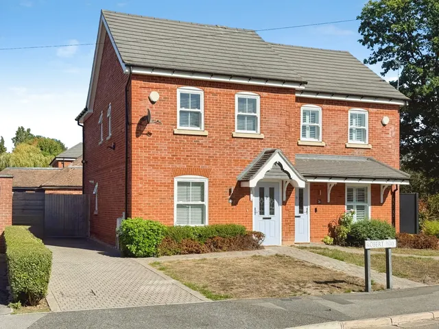 Robert Way, Mytchett, GU16, photo 1