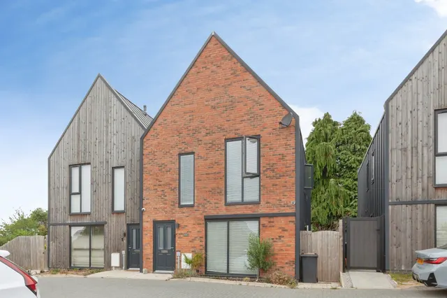 Harrowfield Close, Nuneaton, photo 1